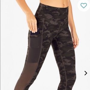 Fabletics Capri leggings EUC